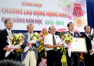 36 năm nối nhịp cầu tri thức